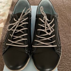 Cloud Footwear "Akia" Sneaker, Women's Size 38 - Worn Once!